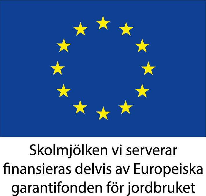 EU-logotyp. Under logotypen texten: Skolmjölken vi serverar finansieras delvis av Europeiska garantifonden för jordbruket
